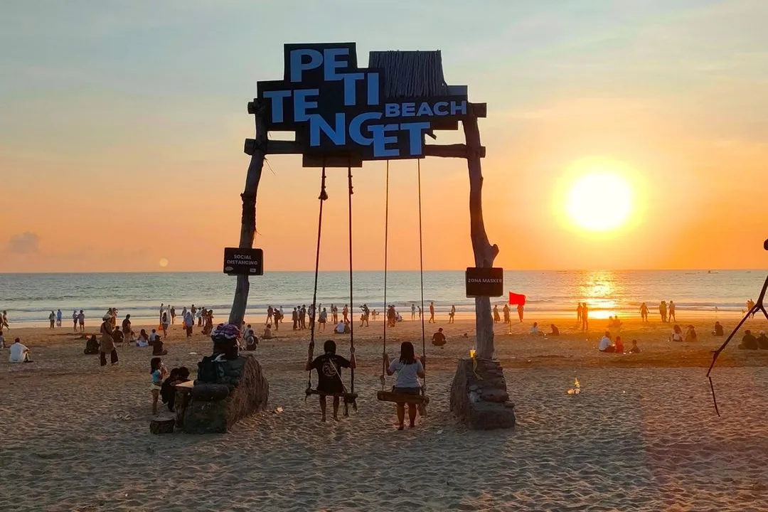 Petitenget Beach: Sunset, Surf & the Coast of Seminyak 1 Petitenget Beach Seminyak
